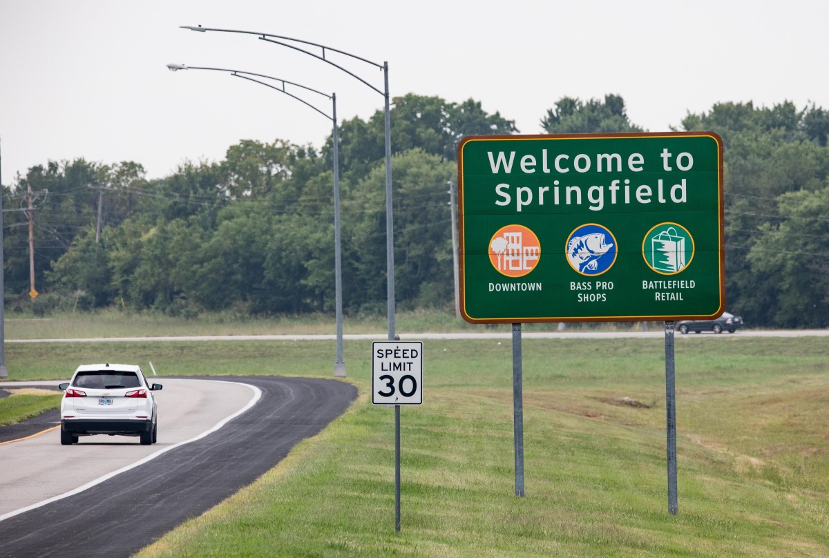 Welcome to Springfield sign Wide (Photo by Dean Curtis)