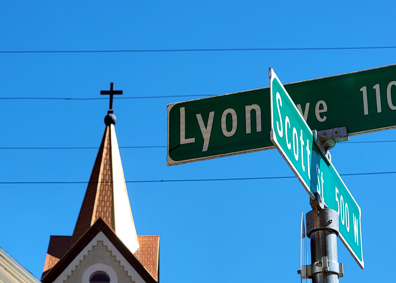 Lyon Avenue street sign