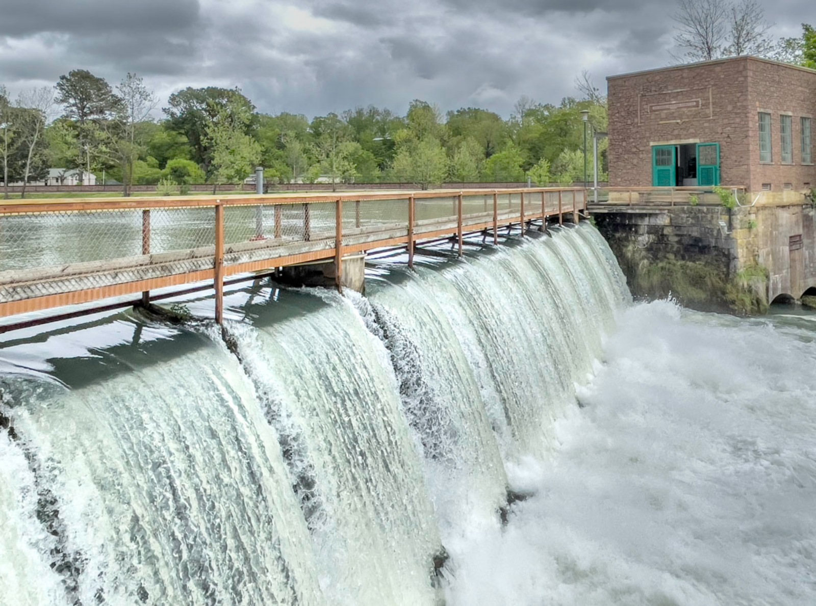 The impressive dam falls at Mammoth Spring State Park can be viewed from the parking lot, but it’s even better to see them from the bridge. (Photo by Sony Hocklander)